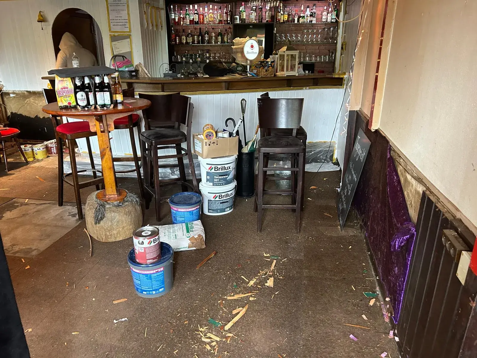 Mittendrin: Farbeimer statt Bierdeckel